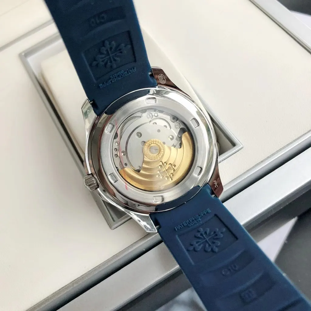 【High-end replica】💰1240! Patek Philippe's popular "Grenade" men's watch, new feedback is coming. Upgrade 1️⃣: Replace with super scratch-resistant sapphire glass mirror. Upgrade 2️⃣: Add original synchronized silicone bracelet with original buckle. Upgrade 3️⃣: Add new Swarovski crystal diamond ring. [Movement] Paired with imported fully automatic Citizen 8215 high-end movement, stable and cost-effective advantage, 0️⃣repair concerns, corrected original synchronized pendulum. [Case] The CNC process of the 316L stainless steel case restores the original shell shape and curvature one to one, and pursues the original 0️⃣ gap to the extreme. [Bracelet] Adopts an imported rubber strap, a customized ergonomic bracelet, and an original buckle. [Dial] Adhering to the exquisiteness of the big manufacturers, we strictly pursue the gap between the text lines, the thickness of the scale, and the luminous color, and strive to synchronize the 0️⃣ gap with the original.